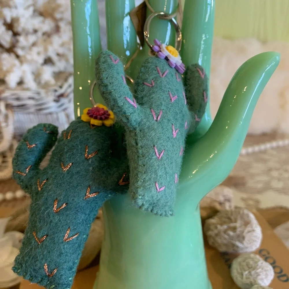 Pair of Cactus Keychains 🌵 - Picture 5 of 7